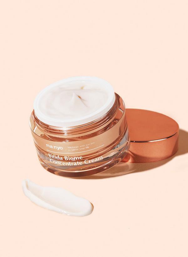 Manyo Bifida Biome Concentrate Cream, formula texture and skin finish