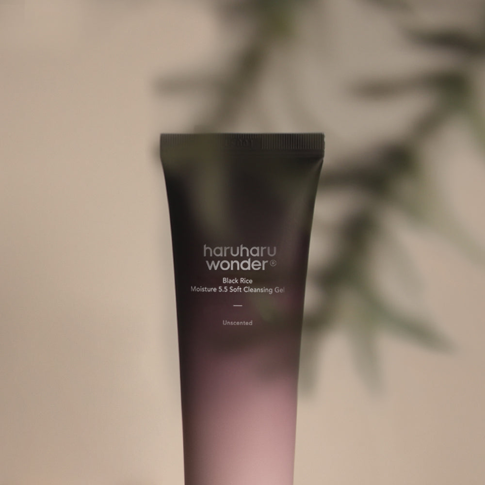 Haruharu Wonder Black Rice Moisture 5.5 Soft Cleansing Gel 100ml - lather