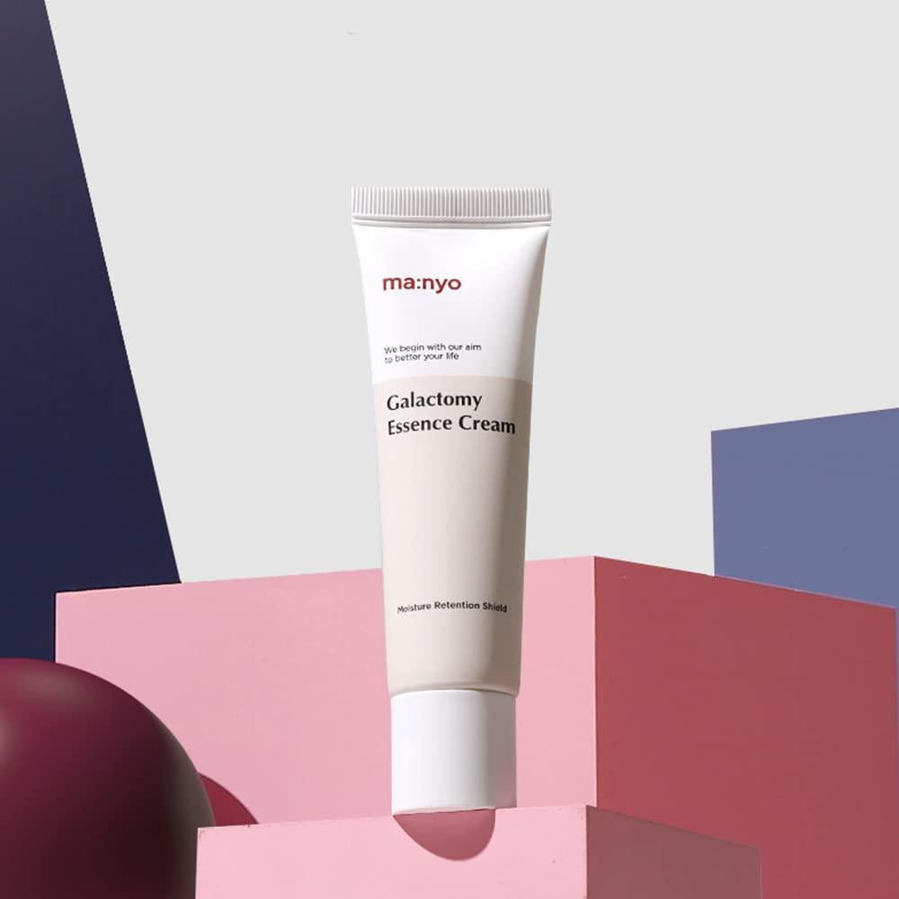 Manyo Galactomy Essence Cream, texture close-up and finish