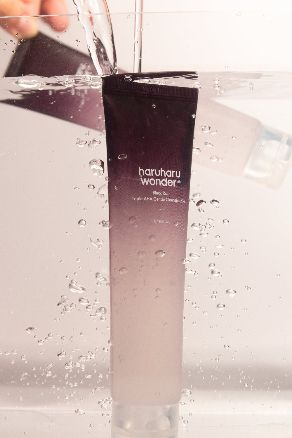 Haruharu Wonder Black Rice Triple AHA Cleansing Gel 100ml - lather