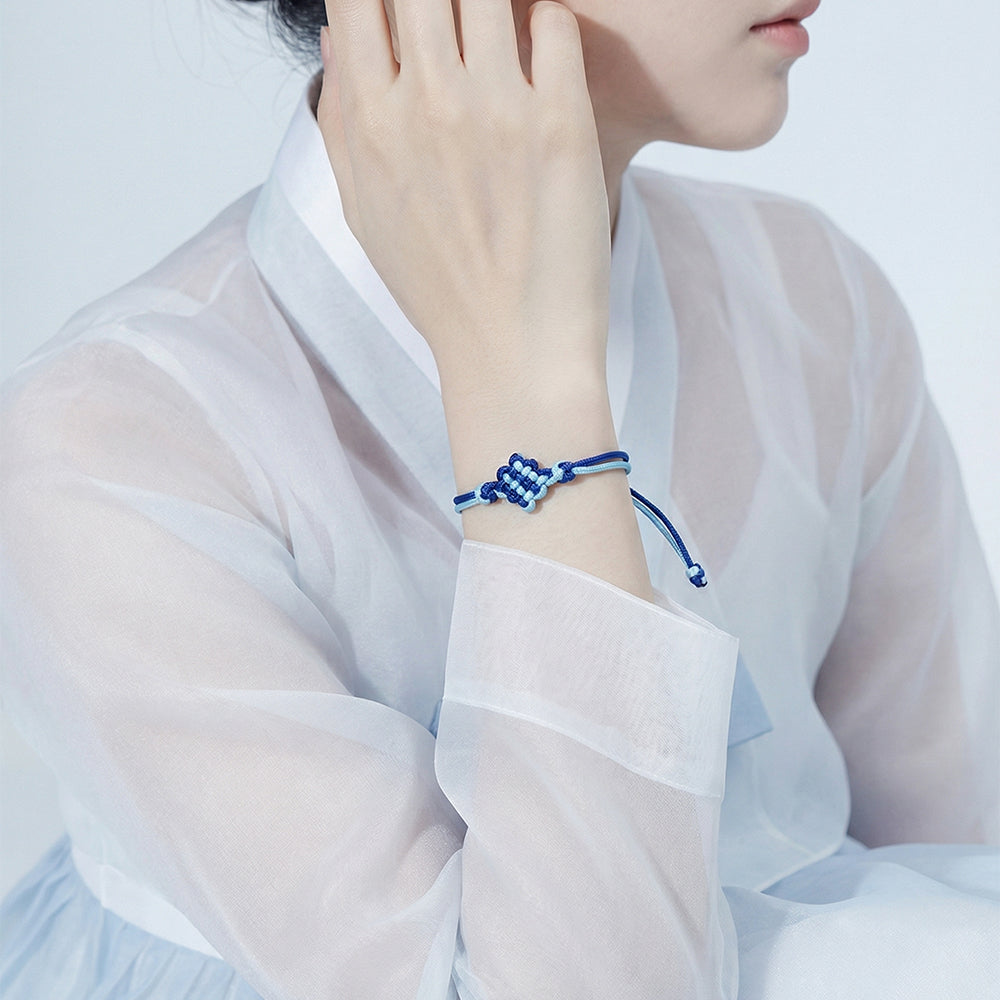 Pyunkang Yul  Barrier Knot Bracelet